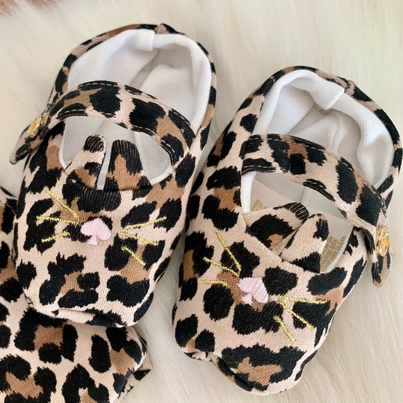 NWOT! Kate Spade ♠️ Baby Hat & Crib Shoe Set 🐆 - Picture 4 of 10